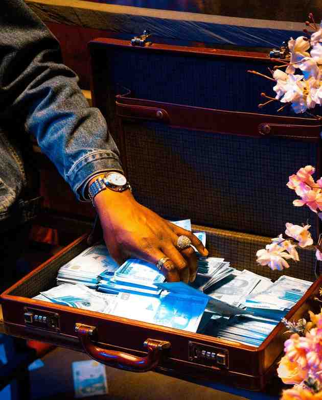 Infographic showing steps to manifest wealth with Djinn lottery spells.